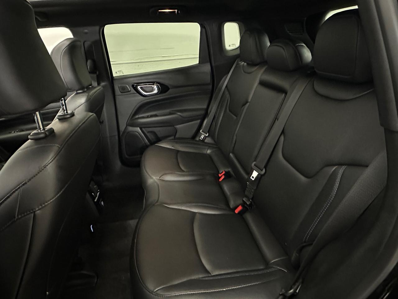 2026 Jeep Compass Limited LIMITED/4WD/PANOROOF/LEATHER/NAVI/31KM/OFF 1 OWNER LEASE! Photo