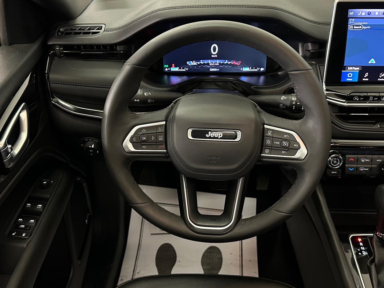 2026 Jeep Compass Limited LIMITED/4WD/PANOROOF/LEATHER/NAVI/31KM/OFF 1 OWNER LEASE! Photo