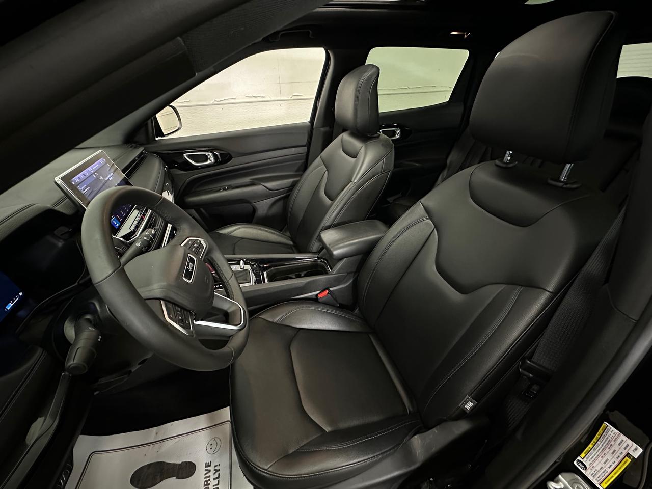 2026 Jeep Compass Limited LIMITED/4WD/PANOROOF/LEATHER/NAVI/31KM/OFF 1 OWNER LEASE! Photo