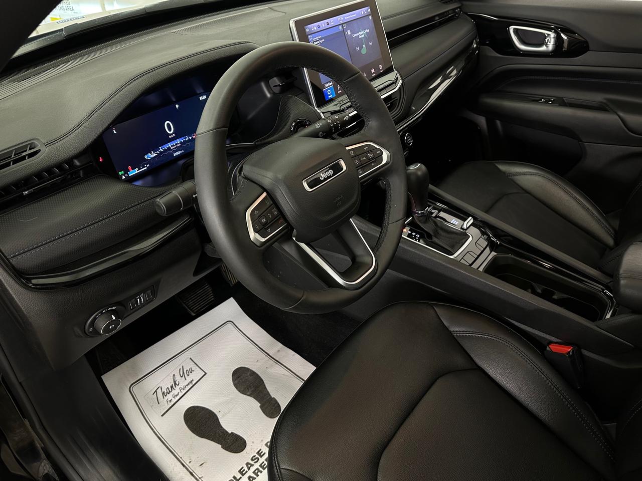 2026 Jeep Compass Limited LIMITED/4WD/PANOROOF/LEATHER/NAVI/31KM/OFF 1 OWNER LEASE! Photo
