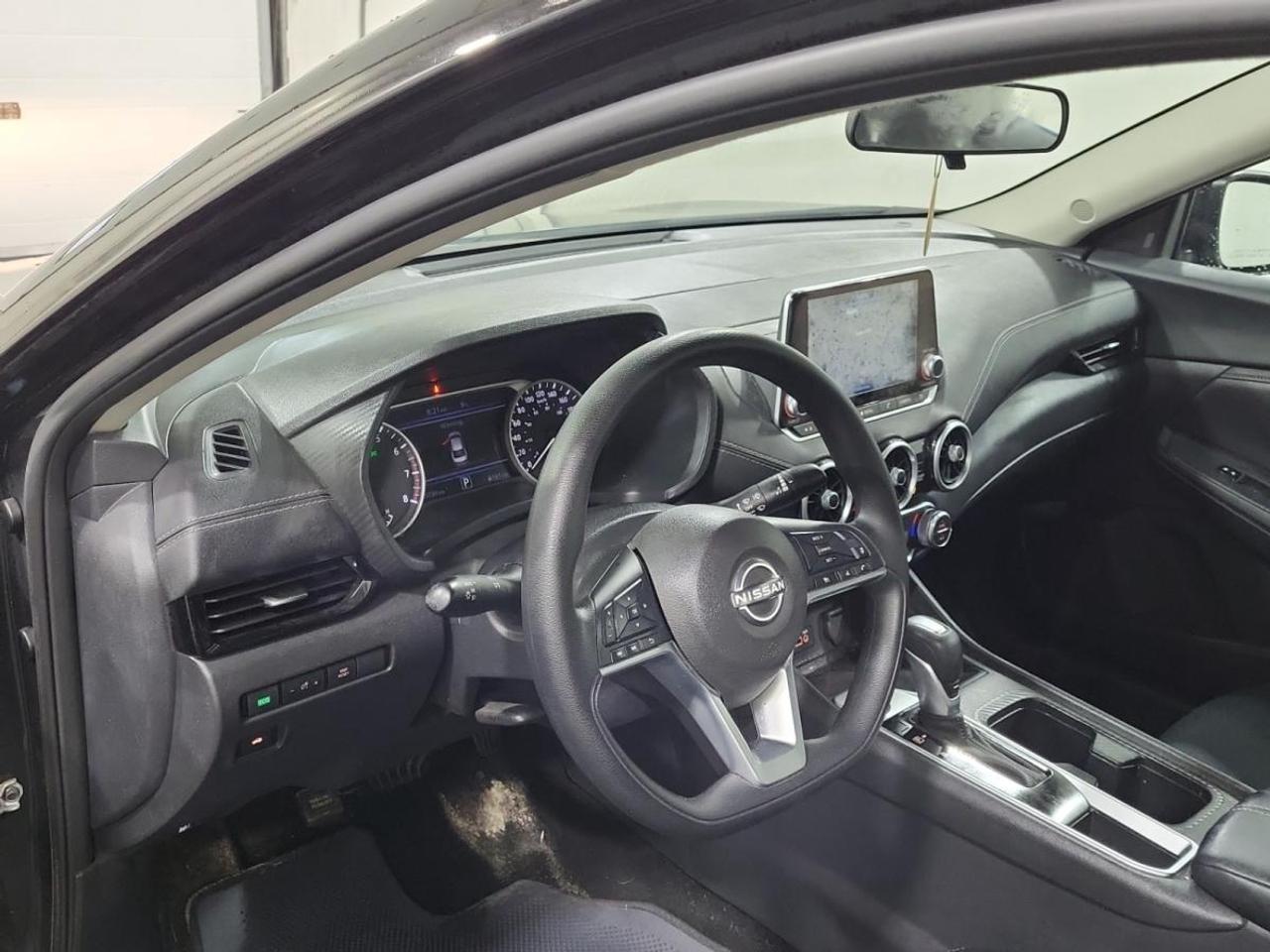 2024 Nissan Sentra SV/AUTO/SUNROOF/28KM/OFF NISSAN LEASE! Photo