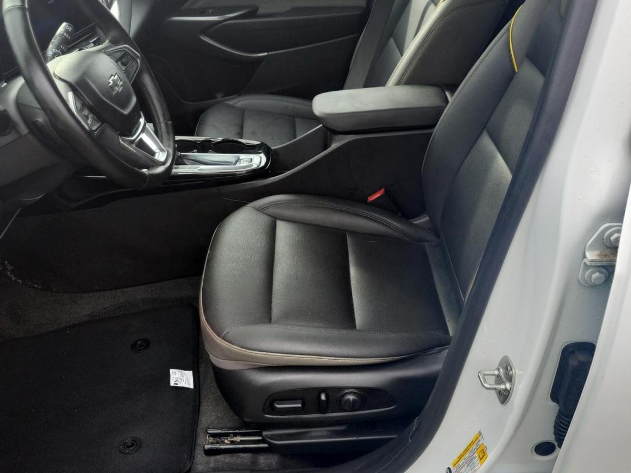 2025 Chevrolet Trax ACTIV/LEATHER/SUNROOF/REMOTE START/OFF LEASE! Photo1