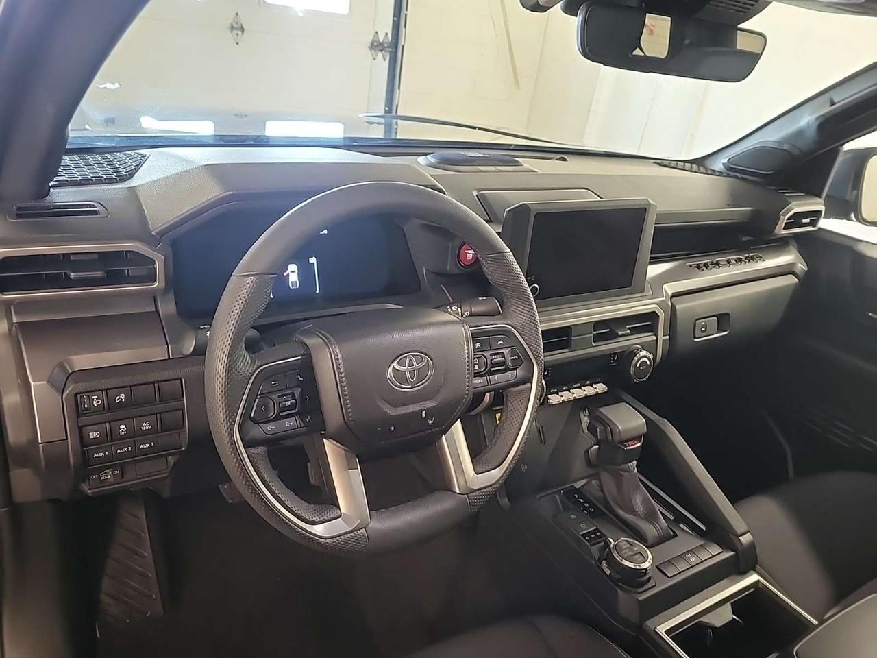 2026 Toyota Tacoma TRD/6500KM/HARD TONNEAU/CREW/OFF TOYOTA LEASE! Photo5