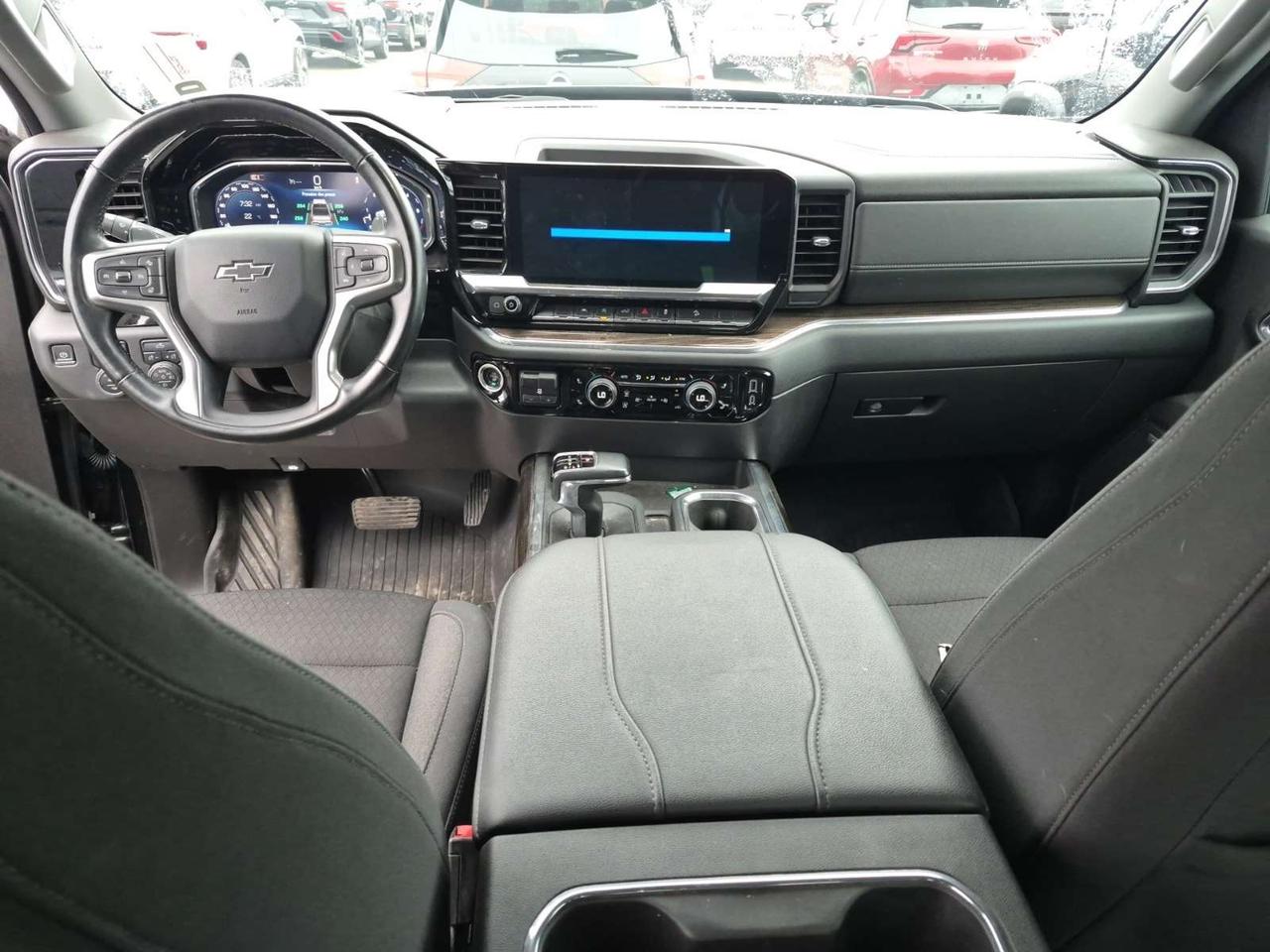 2024 Chevrolet Silverado 1500 RST/Z71/CREW/4WD/6.2L/WIDESCREEN/TECH/MULTI/MORE! Photo