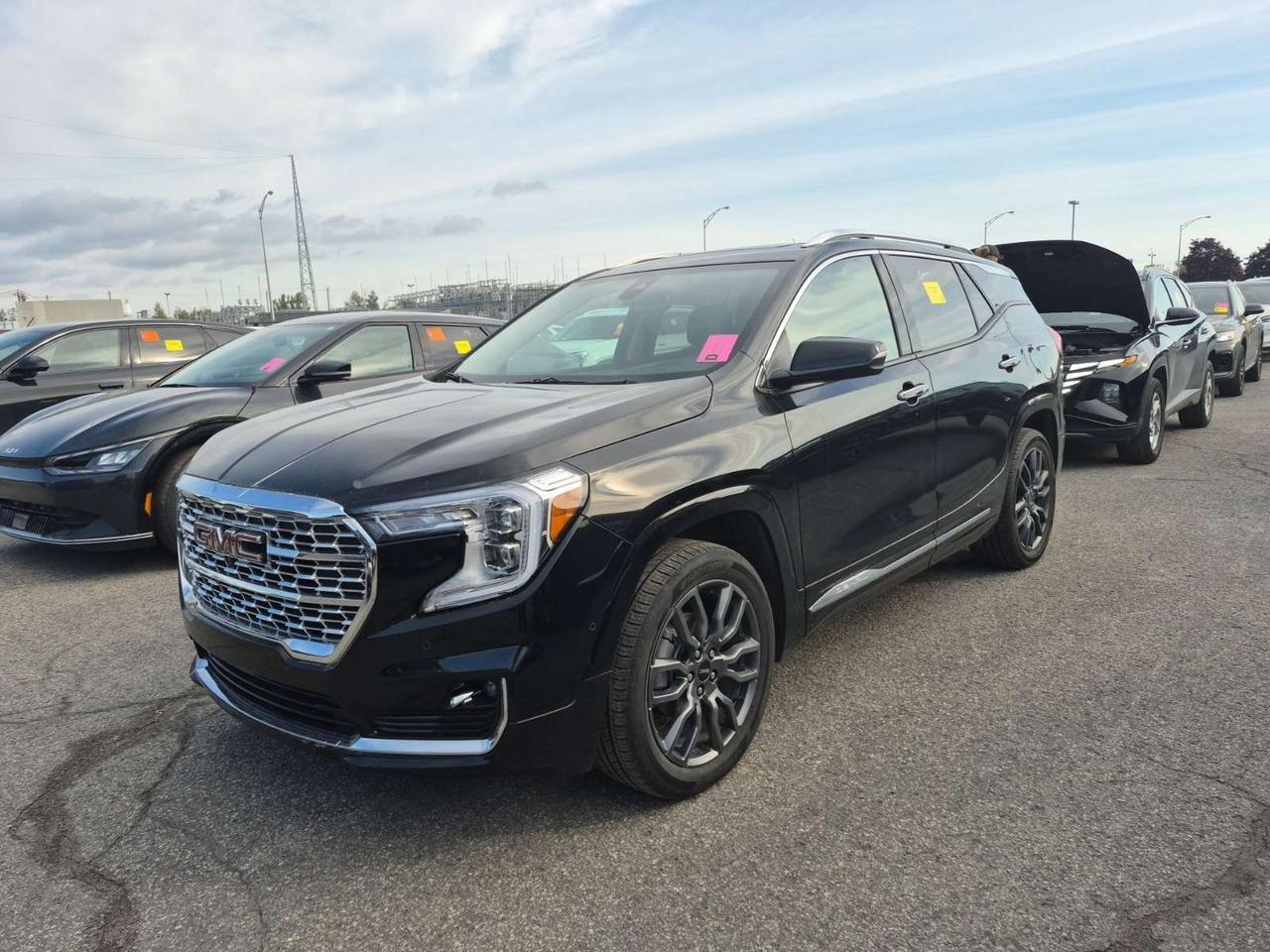 2024 GMC Terrain Denali DENALI/AWD/LEATHER/PANOROOF/NAV/OFF GM LEASE! Photo0