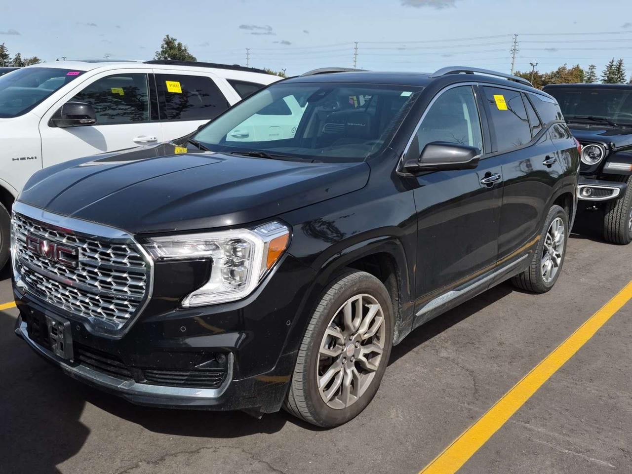 2024 GMC Terrain Denali DENALI/AWD/PANOROOF/LEATHER/NAV/OFF 1 OWNER LEASE! Photo0