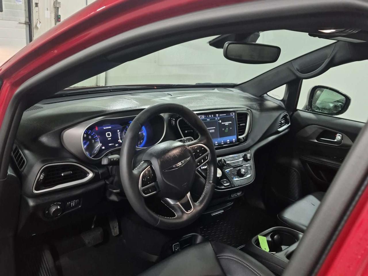 2025 Dodge Grand Caravan SXT/LEATHER/PWR DOORS&HATCH/17KM/OFF LEASE! Photo5