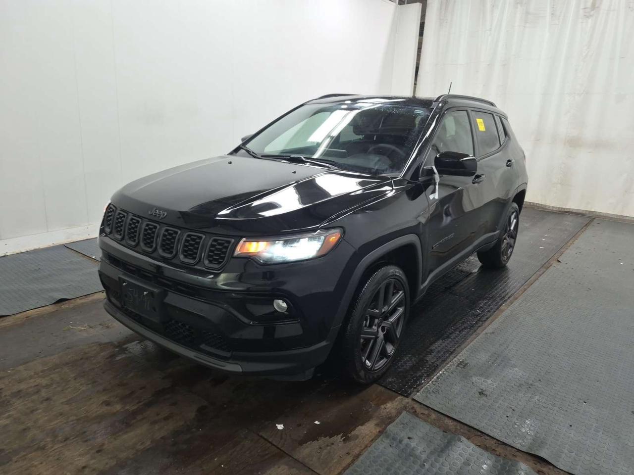 2026 Jeep Compass Limited LIMITED/4WD/LEATHER/PANOROOF/NAVI/OFF LEASE! Photo0
