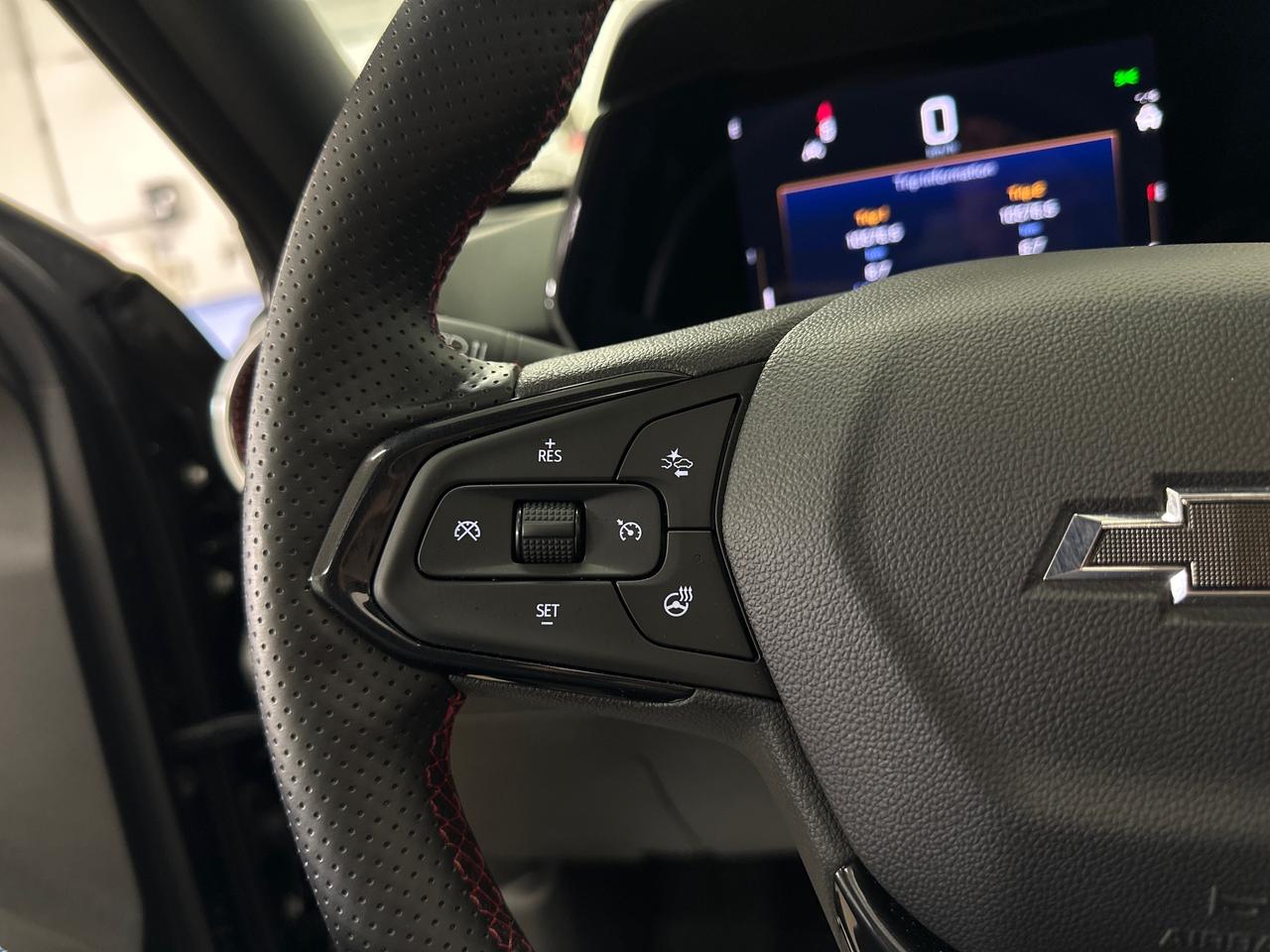 2025 Chevrolet Trax 2RS/LEATHER/SUNROOF/10400KM/OFF GMAC LEASE! Photo