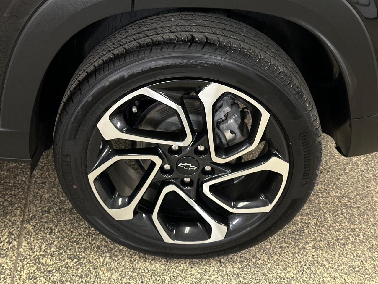 2025 Chevrolet Trax 2RS/LEATHER/SUNROOF/10400KM/OFF GMAC LEASE! Photo