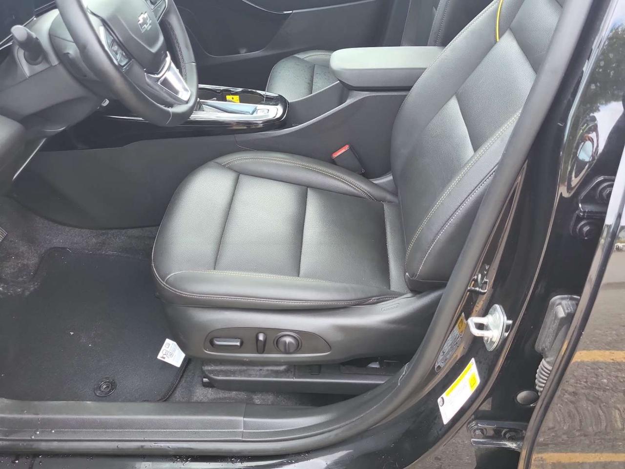 2025 Chevrolet Trax ACTIV/LEATHER/SUNROOF/53KM/OFF GMAC LEASE! Photo5