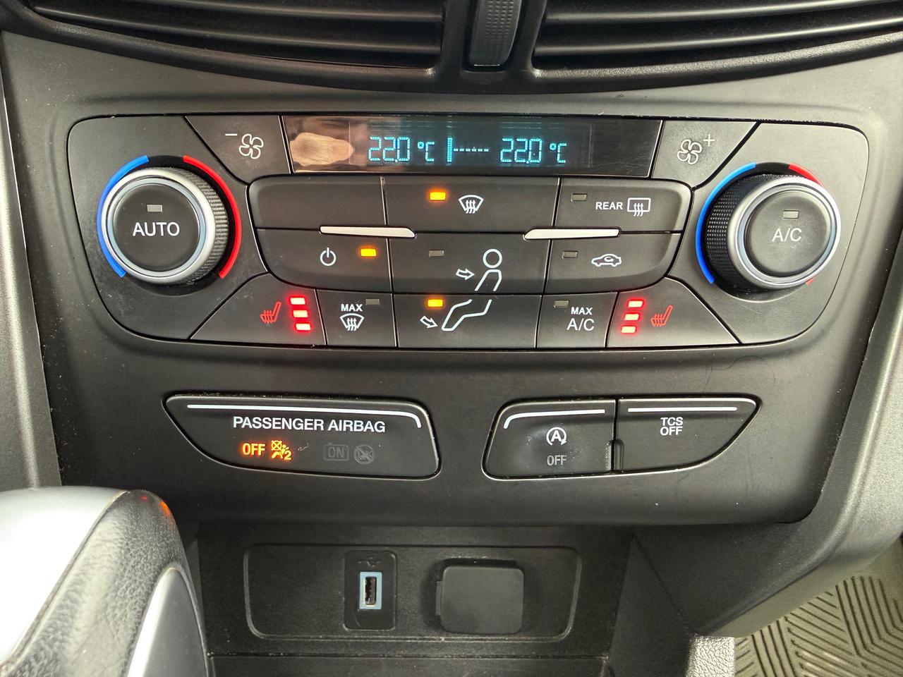 2018 Ford Escape SEL NAV! Leather! Heated Seats! Photo