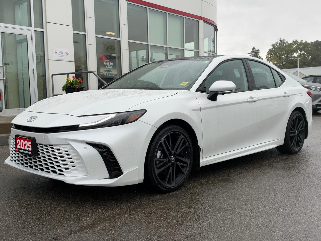 2025 Toyota Camry HYBRID XSE AWD! Photo