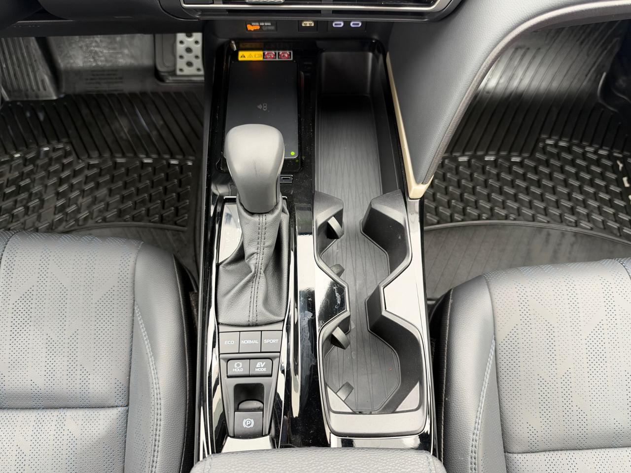 2025 Toyota Camry HYBRID XSE AWD! Photo