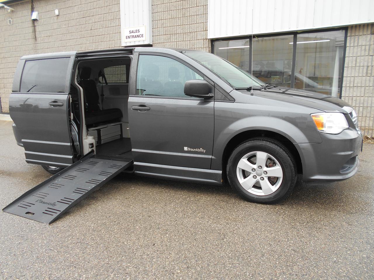 2018 Dodge Grand Caravan SE Plus Photo0