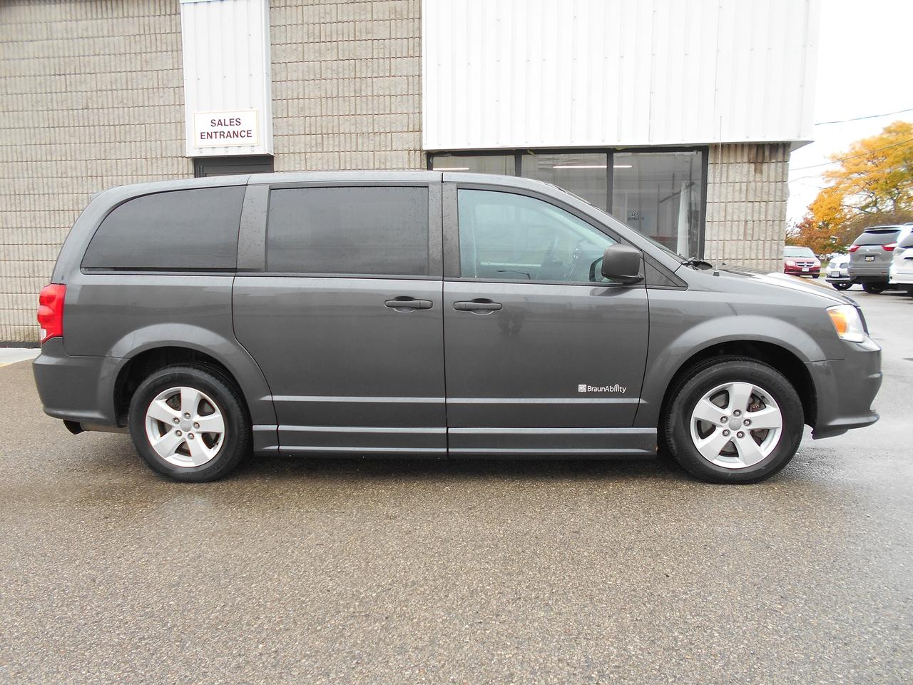 2018 Dodge Grand Caravan SE Plus Photo