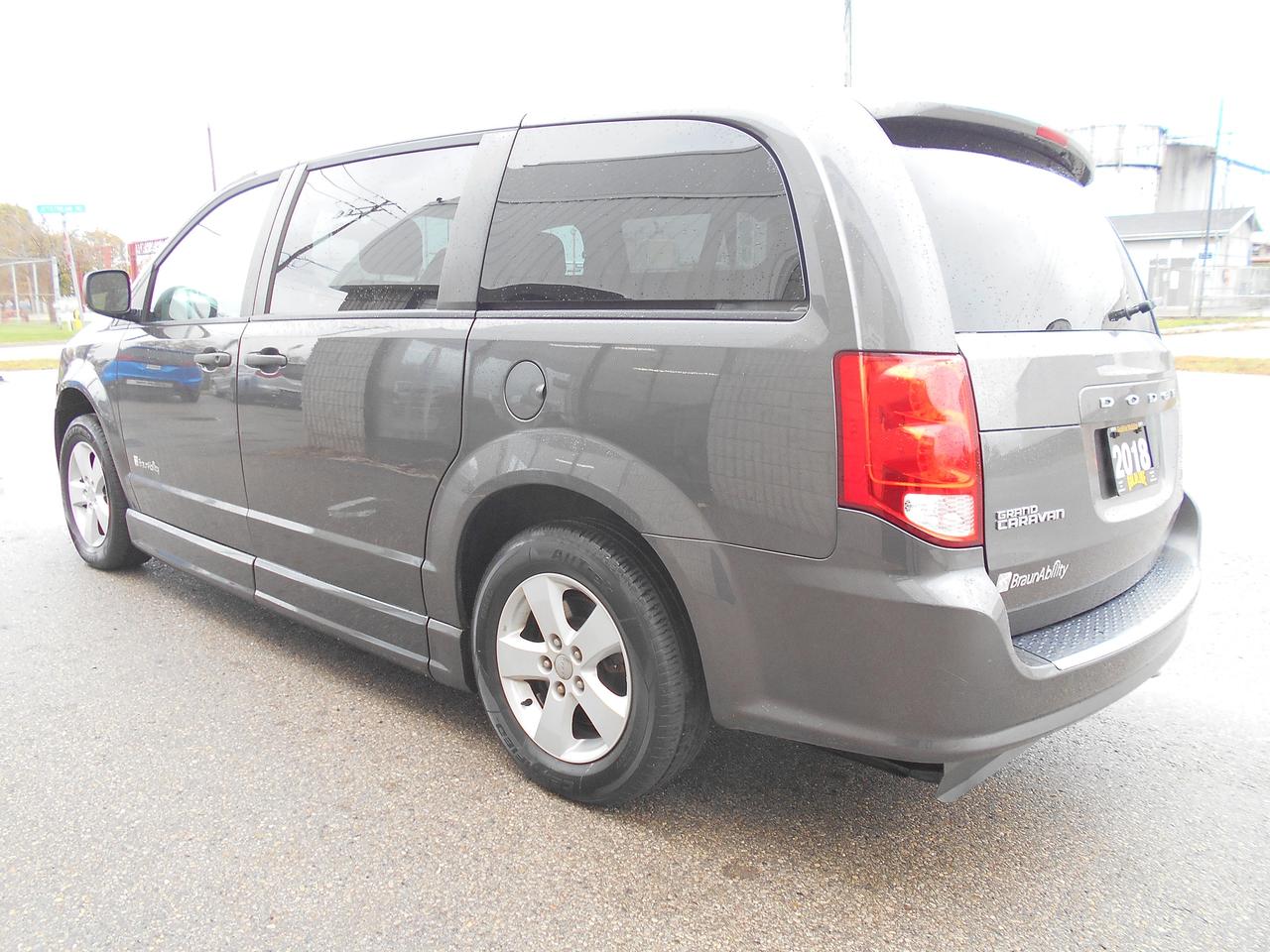 2018 Dodge Grand Caravan SE Plus Photo