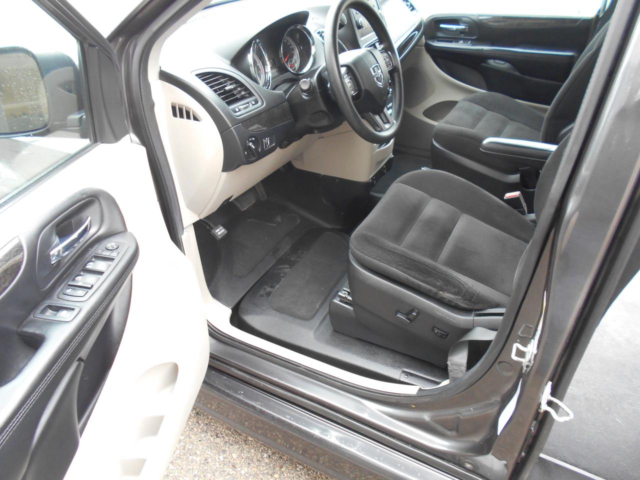 2018 Dodge Grand Caravan SE Plus Photo