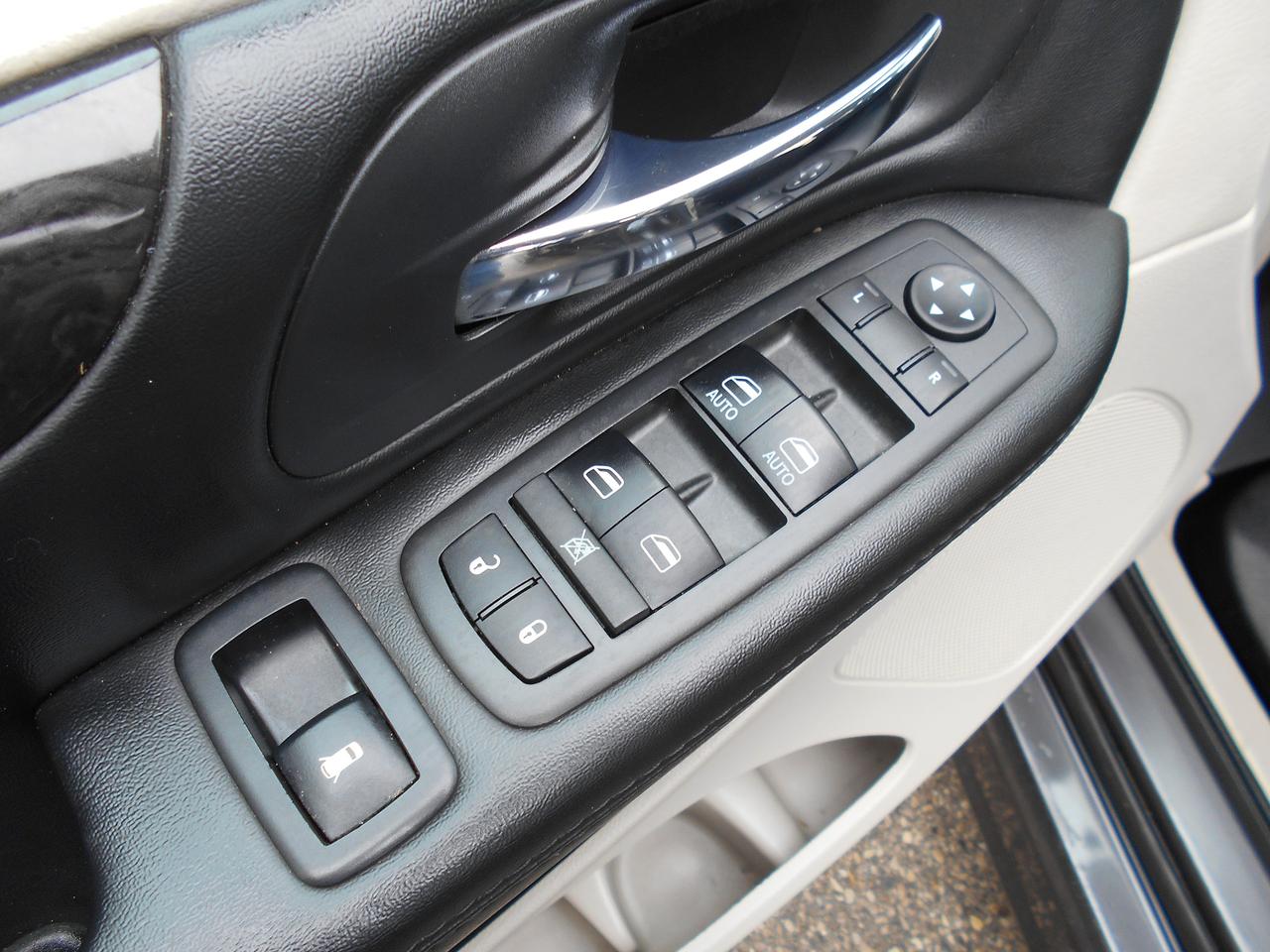 2018 Dodge Grand Caravan SE Plus Photo