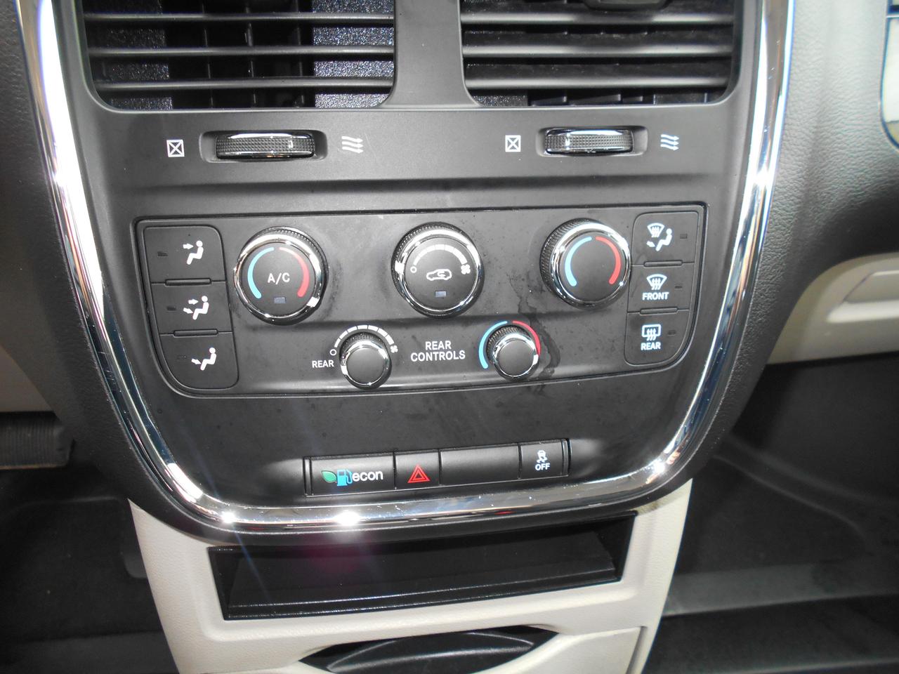 2018 Dodge Grand Caravan SE Plus Photo