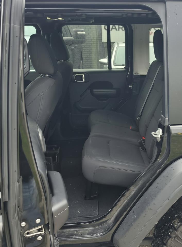 2021 Jeep Wrangler UNLIMITED SPORT / ONE OWNER / 4X4 / BLUETOOTH Photo4
