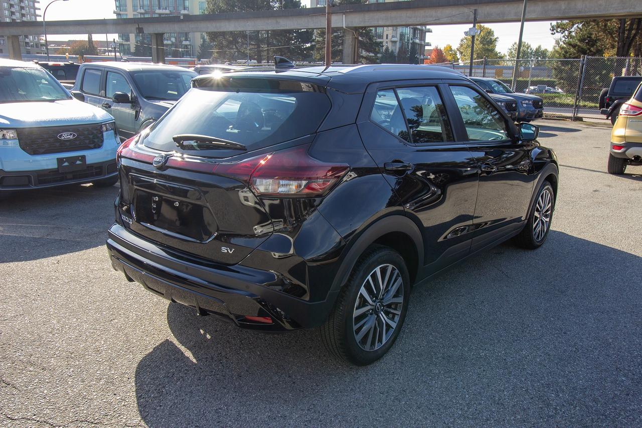 2024 Nissan Kicks SV Photo4