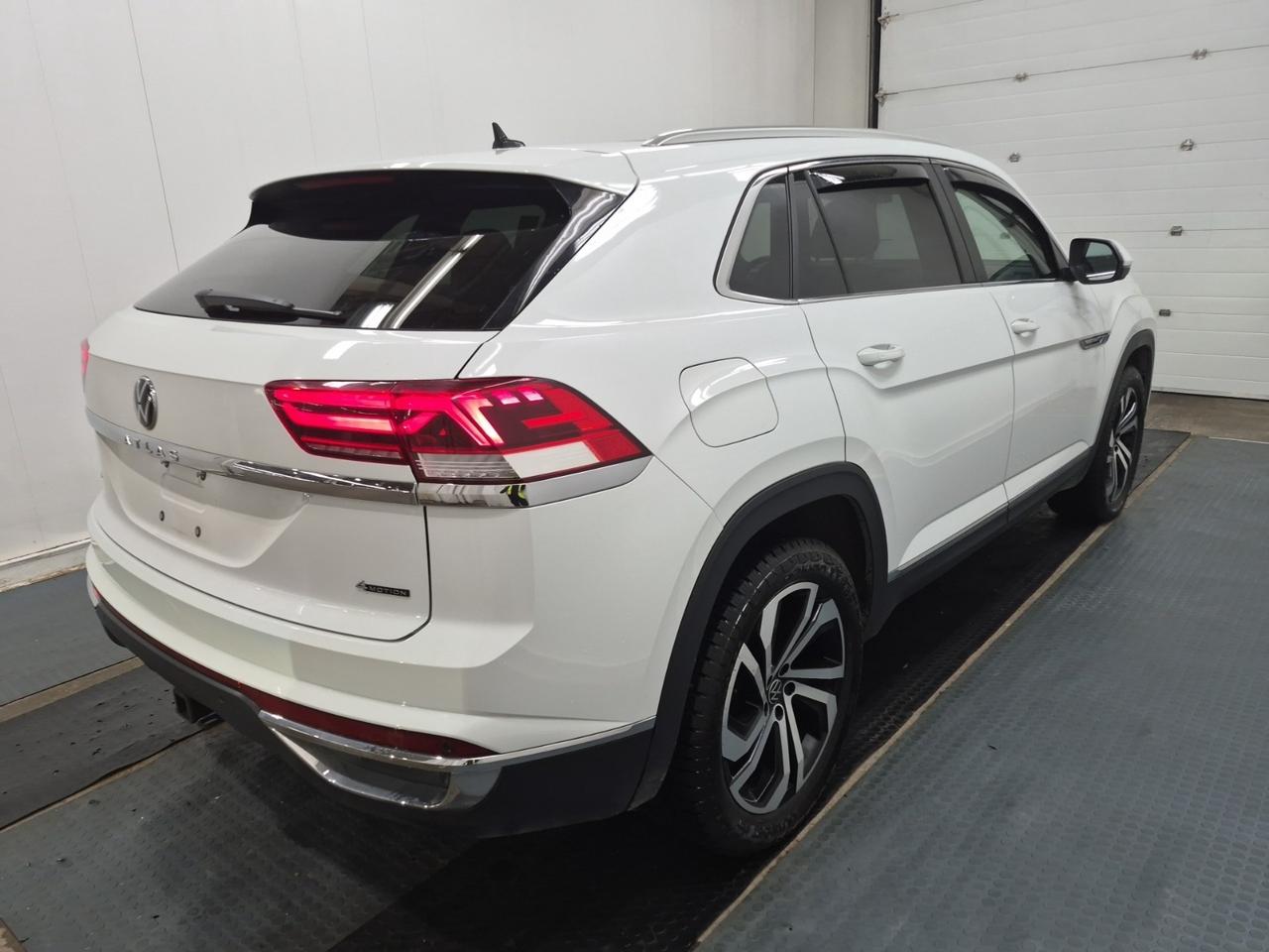 2023 Volkswagen Atlas Cross Sport 3.6L - V6 - Highline Pkg - 4MOTION - Navigation System !!! Photo