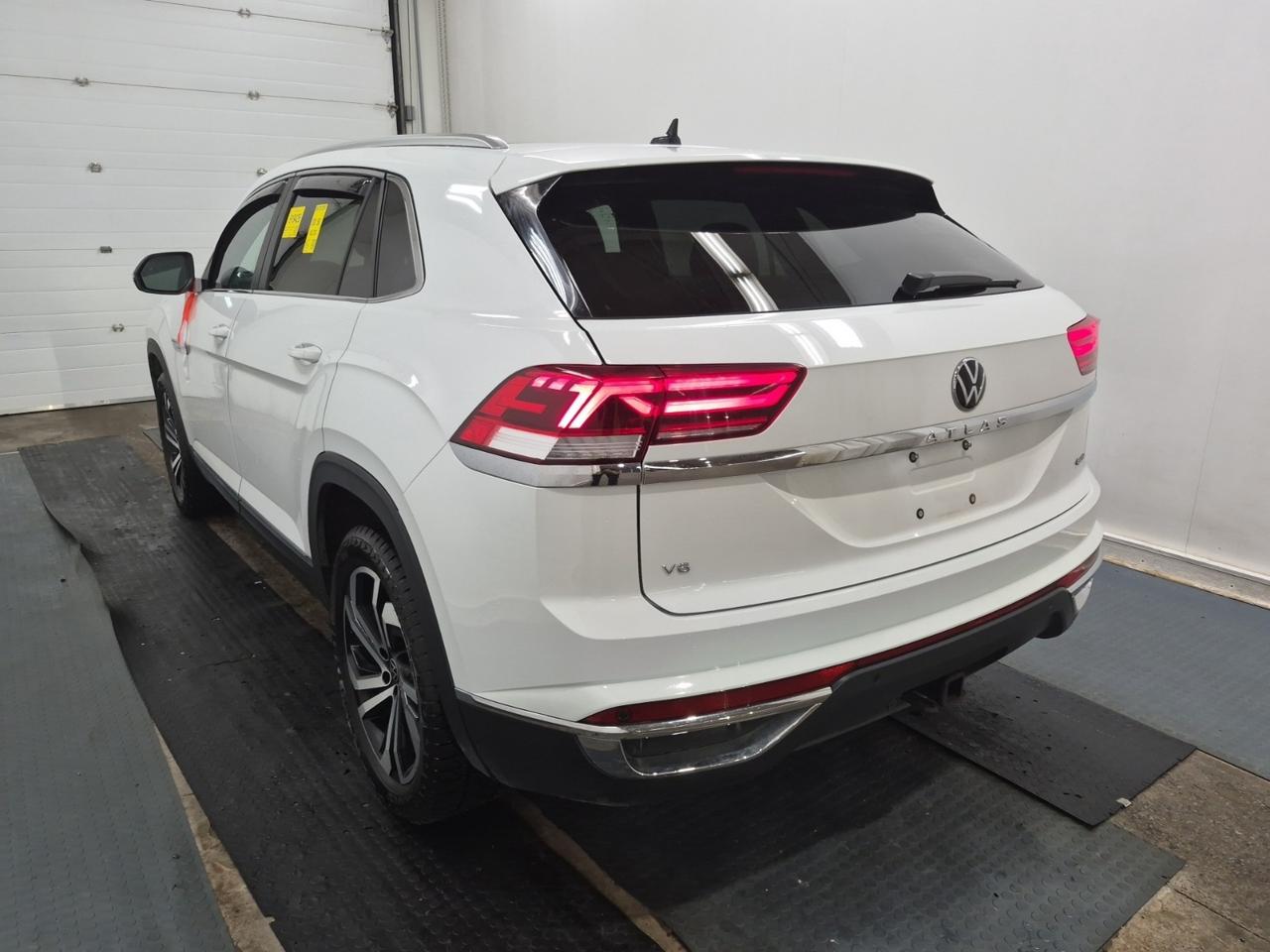 2023 Volkswagen Atlas Cross Sport 3.6L - V6 - Highline Pkg - 4MOTION - Navigation System !!! Photo
