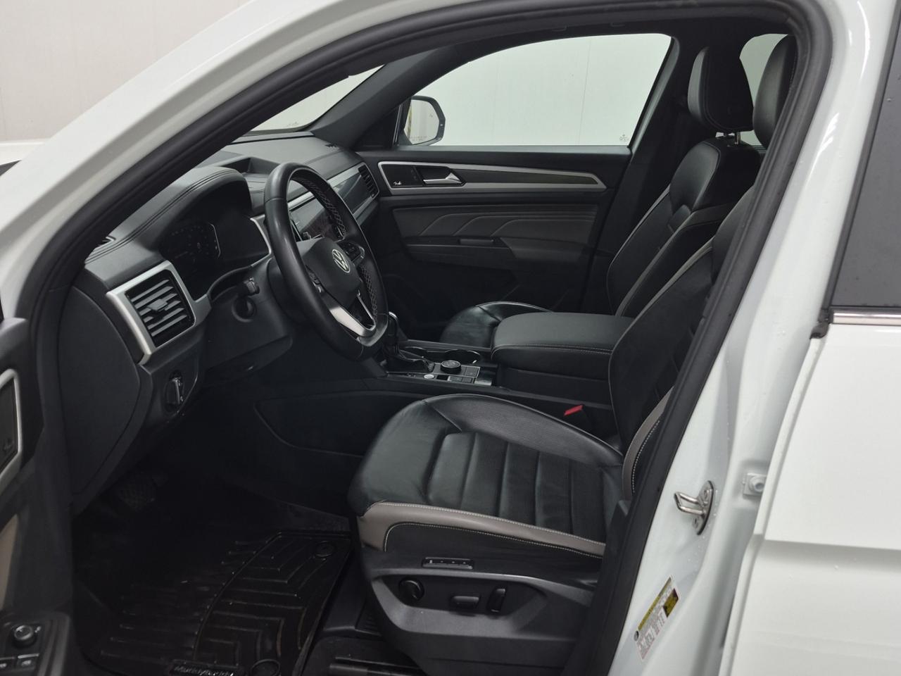 2023 Volkswagen Atlas Cross Sport 3.6L - V6 - Highline Pkg - 4MOTION - Navigation System !!! Photo