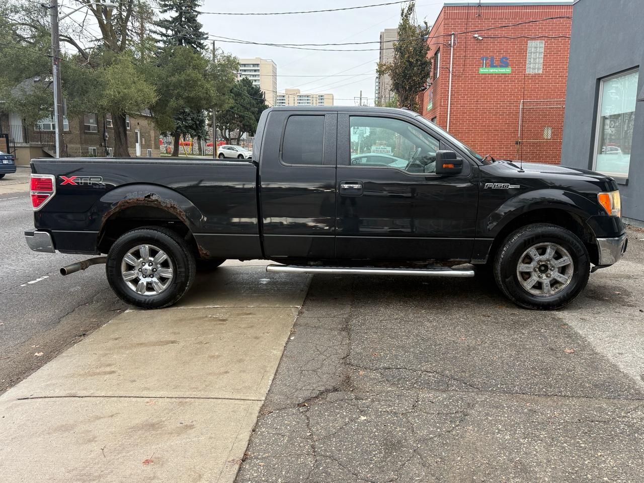 2010 Ford F-150 4WD SuperCab 133" SVT Raptor Photo