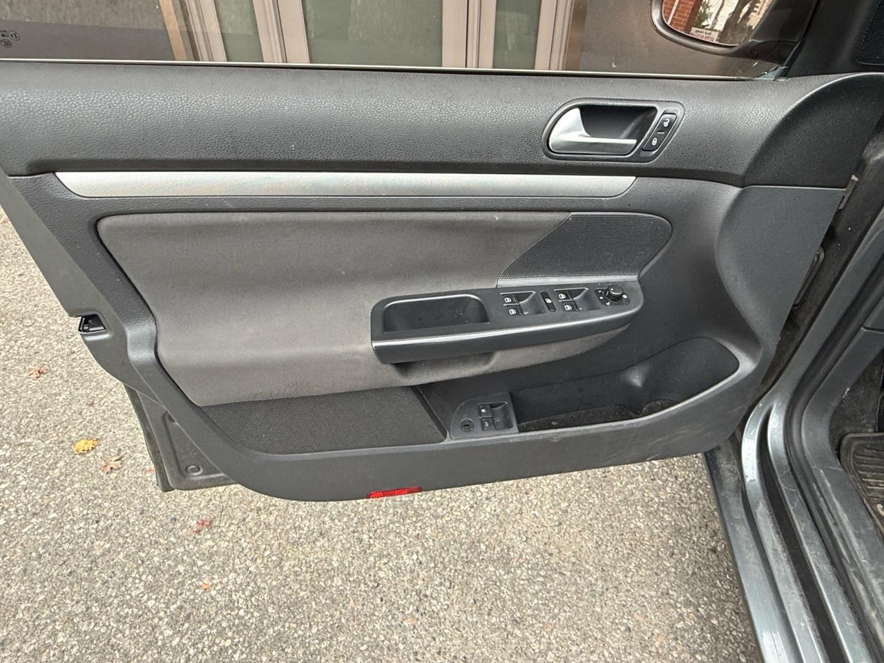 2008 Volkswagen Jetta 4dr I5 Man Trendline Photo