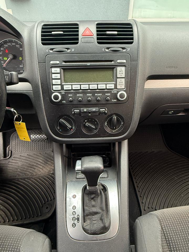 2008 Volkswagen Jetta 4dr I5 Man Trendline Photo