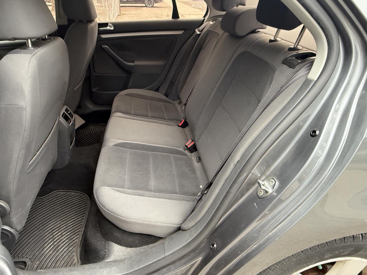 2008 Volkswagen Jetta 4dr I5 Man Trendline Photo