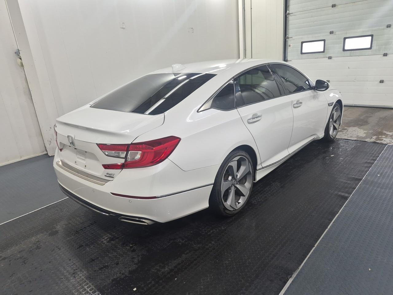 2018 Honda Accord Touring 2.0 |NAVI|LEATHER|ROOF|BSM Photo