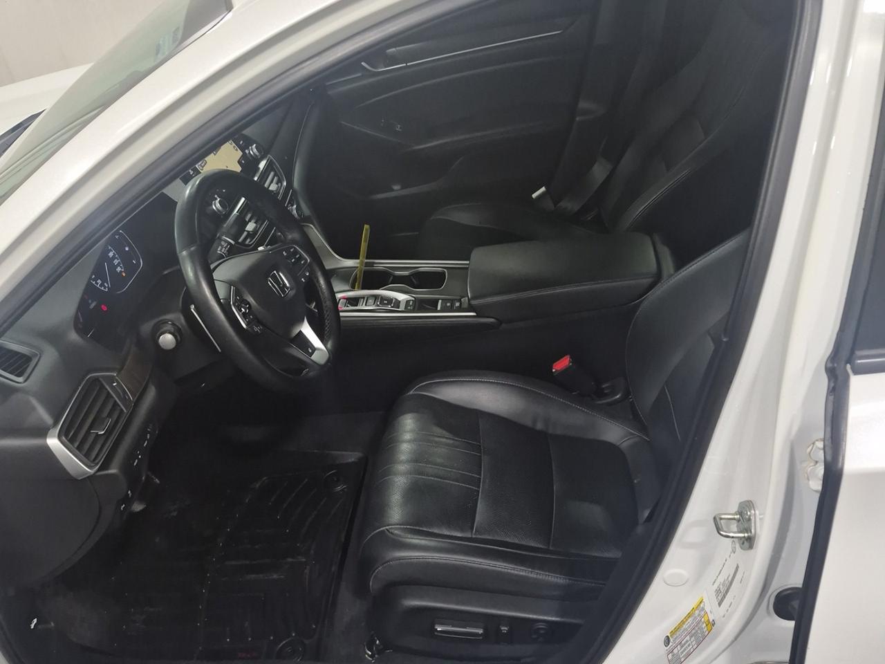 2018 Honda Accord Touring 2.0 |NAVI|LEATHER|ROOF|BSM Photo2