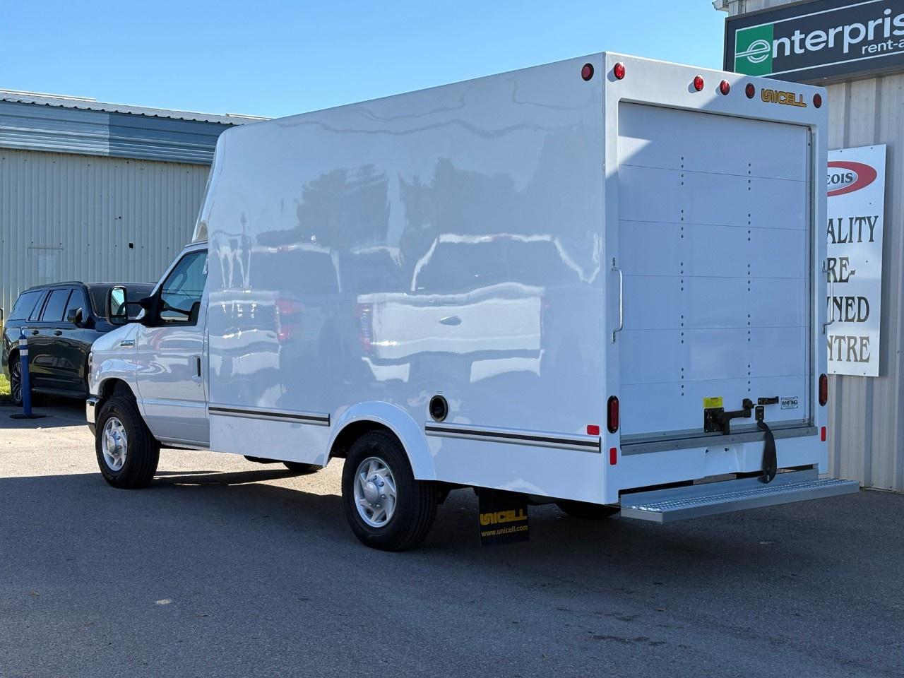 2027 Ford E-Series Cutaway E-350 SRW 138" WB Photo