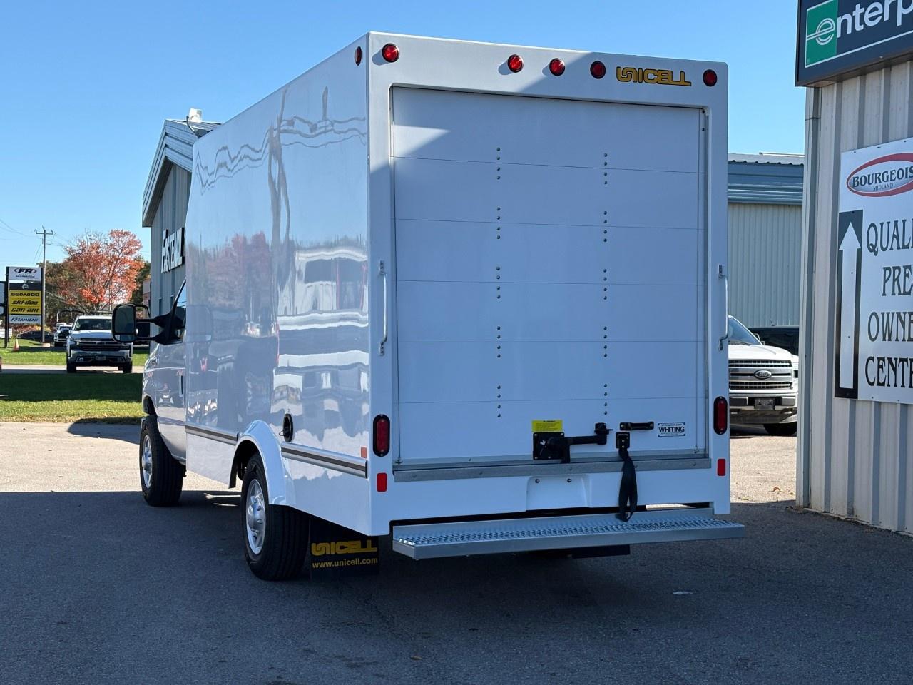 2027 Ford E-Series Cutaway E-350 SRW 138" WB Photo