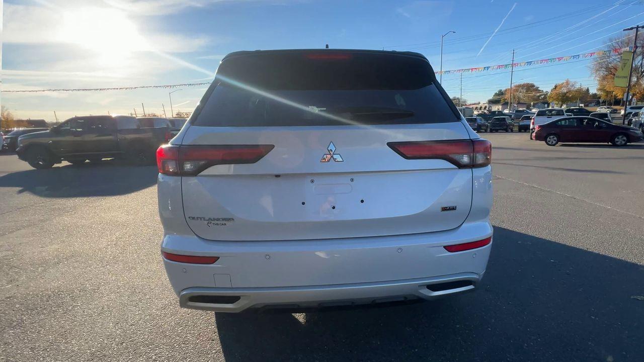 2023 Mitsubishi Outlander SEL AWD, 7 PASSENGER, HEATED LEATHER SEATS, HEATED STEERING WHEEL, NAV, MOONROOF, REVERSE CAM!! Photo