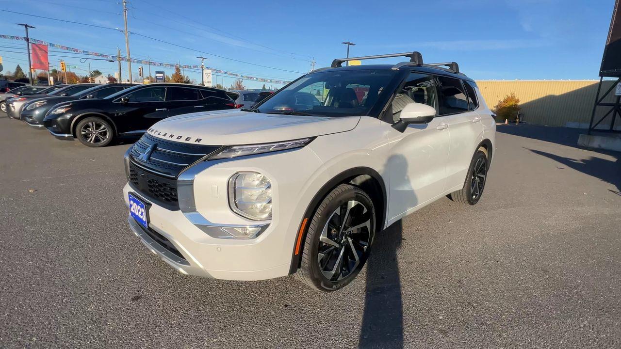 2023 Mitsubishi Outlander SEL AWD, 7 PASSENGER, HEATED LEATHER SEATS, HEATED STEERING WHEEL, NAV, MOONROOF, REVERSE CAM!! Photo