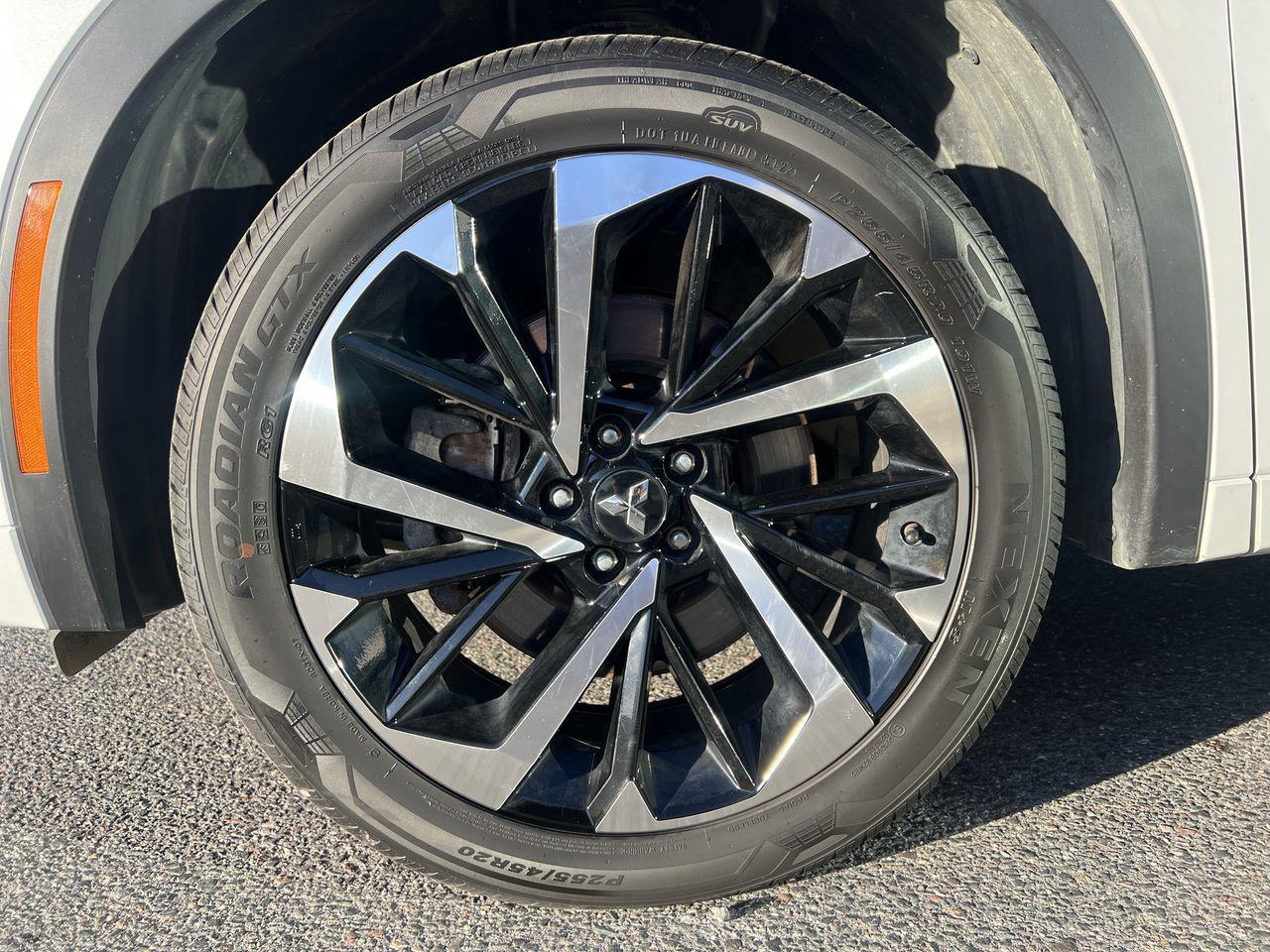 2023 Mitsubishi Outlander SEL AWD, 7 PASSENGER, HEATED LEATHER SEATS, HEATED STEERING WHEEL, NAV, MOONROOF, REVERSE CAM!! Photo