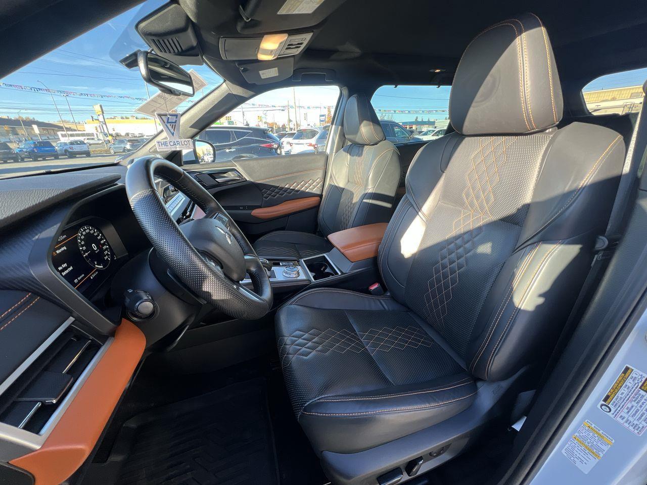 2023 Mitsubishi Outlander SEL AWD, 7 PASSENGER, HEATED LEATHER SEATS, HEATED STEERING WHEEL, NAV, MOONROOF, REVERSE CAM!! Photo