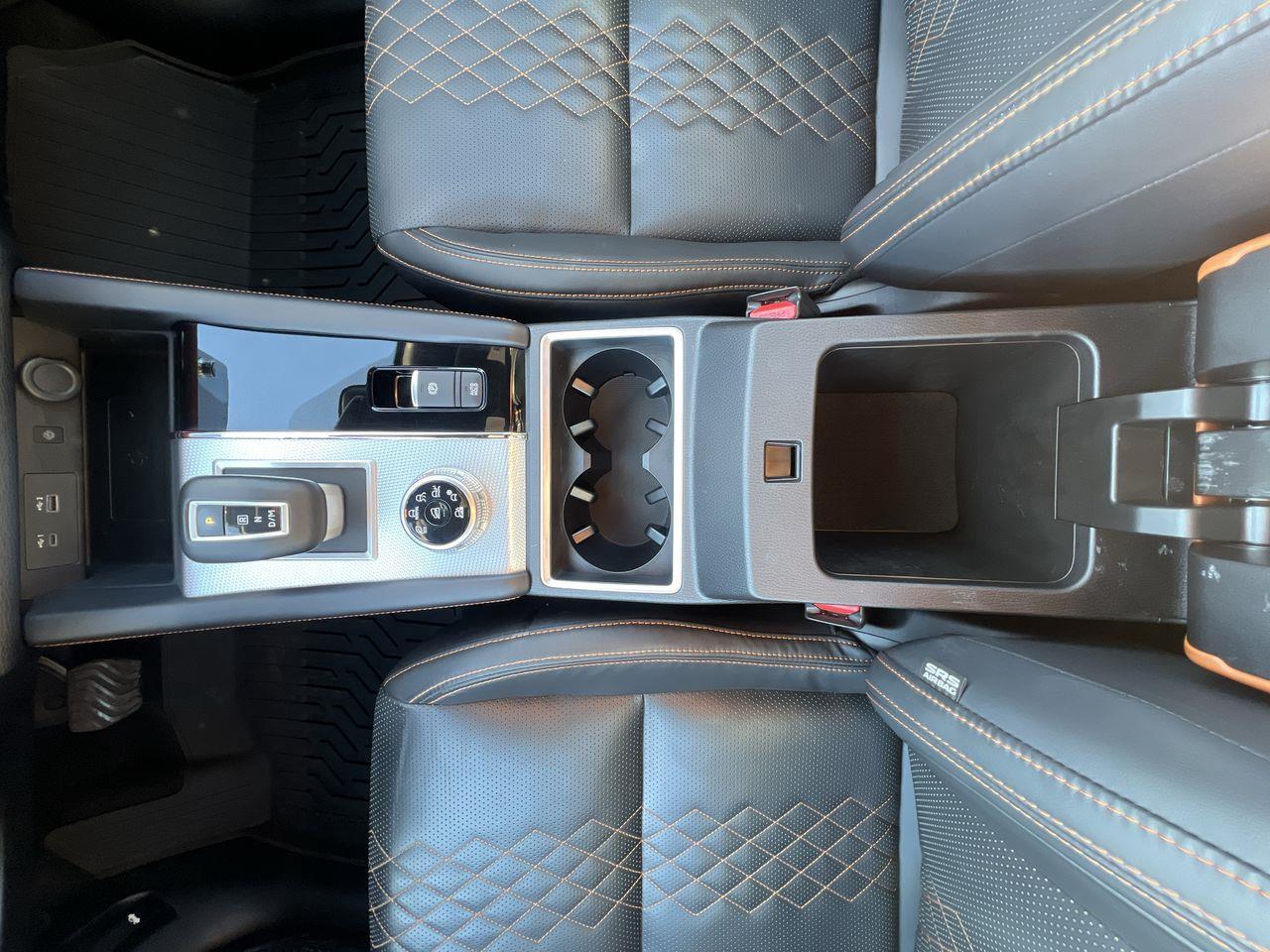 2023 Mitsubishi Outlander SEL AWD, 7 PASSENGER, HEATED LEATHER SEATS, HEATED STEERING WHEEL, NAV, MOONROOF, REVERSE CAM!! Photo