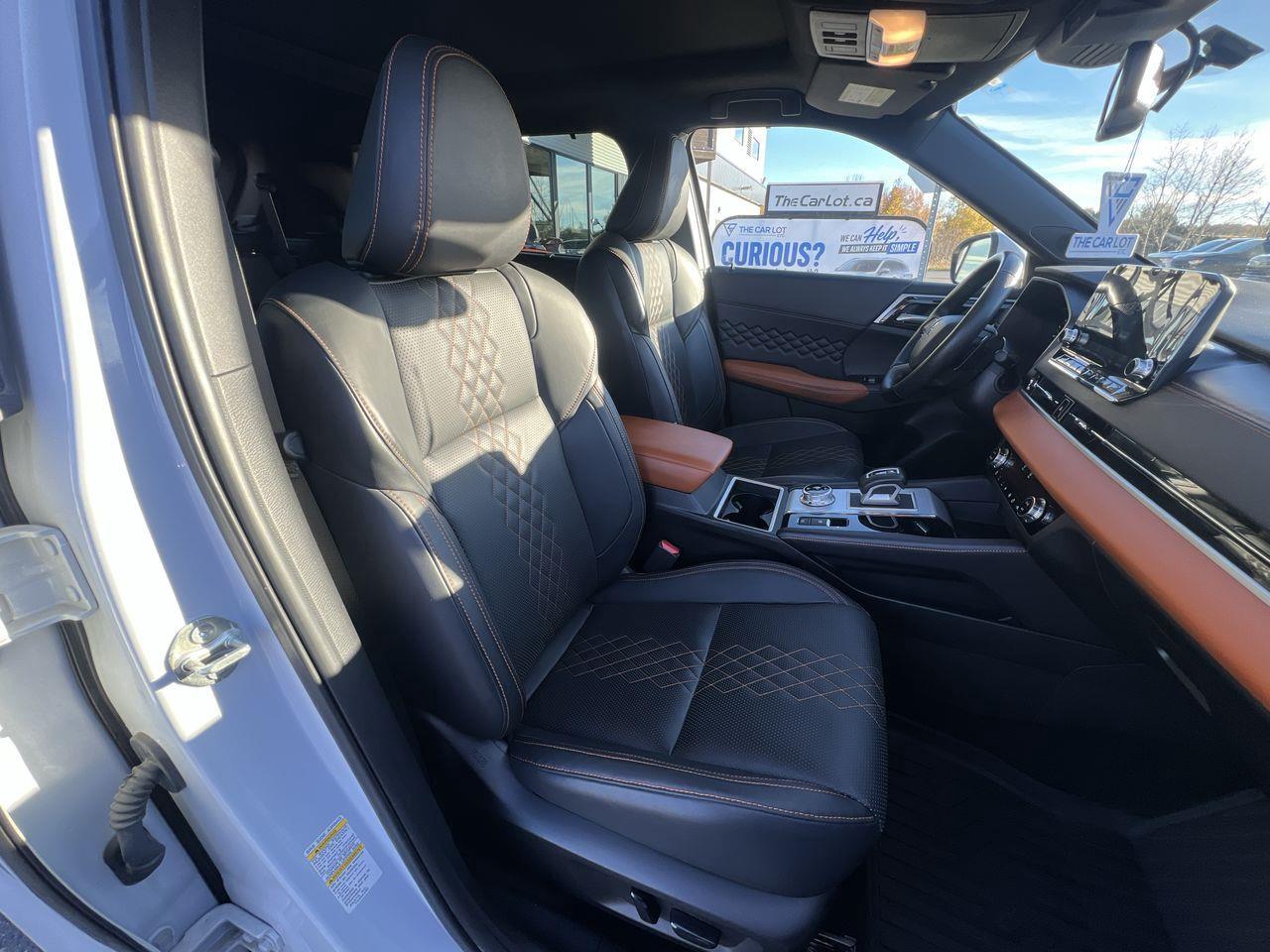 2023 Mitsubishi Outlander SEL AWD, 7 PASSENGER, HEATED LEATHER SEATS, HEATED STEERING WHEEL, NAV, MOONROOF, REVERSE CAM!! Photo