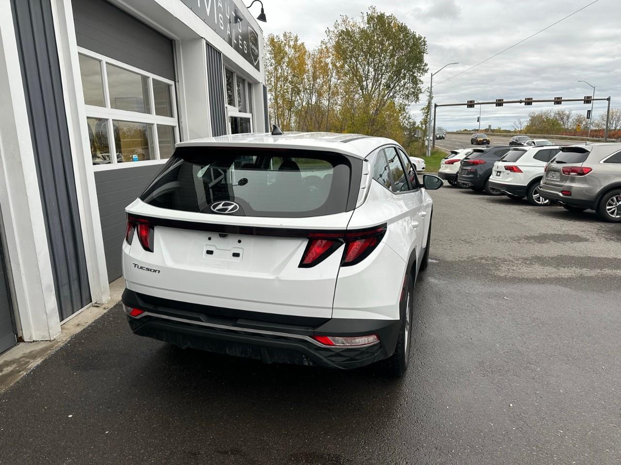 2022 Hyundai Tucson Essential Photo4