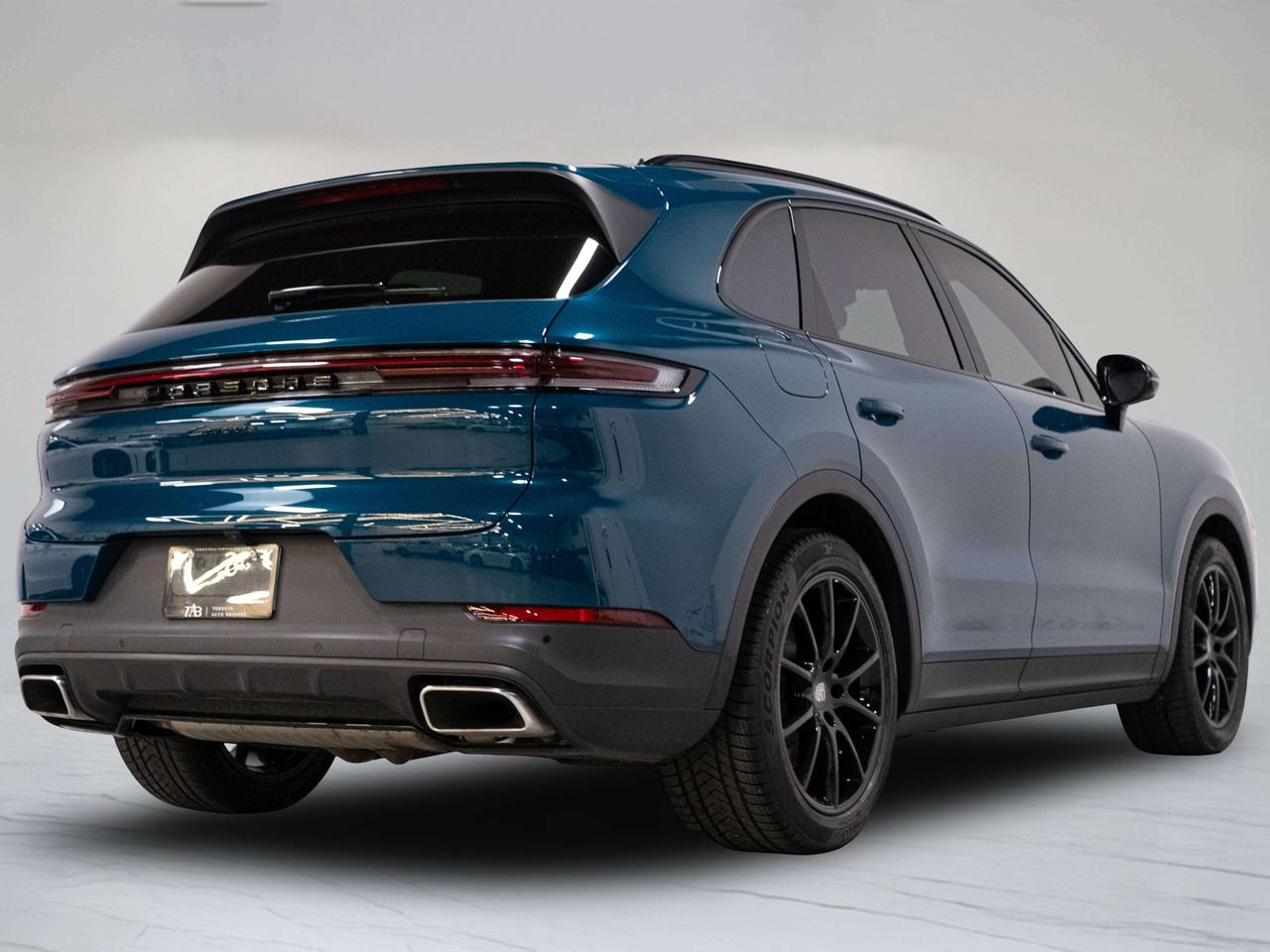 2024 Porsche Cayenne PREMIUM PLUS | DOUBLE DISPLAY | BURMESTER | 20 IN Photo
