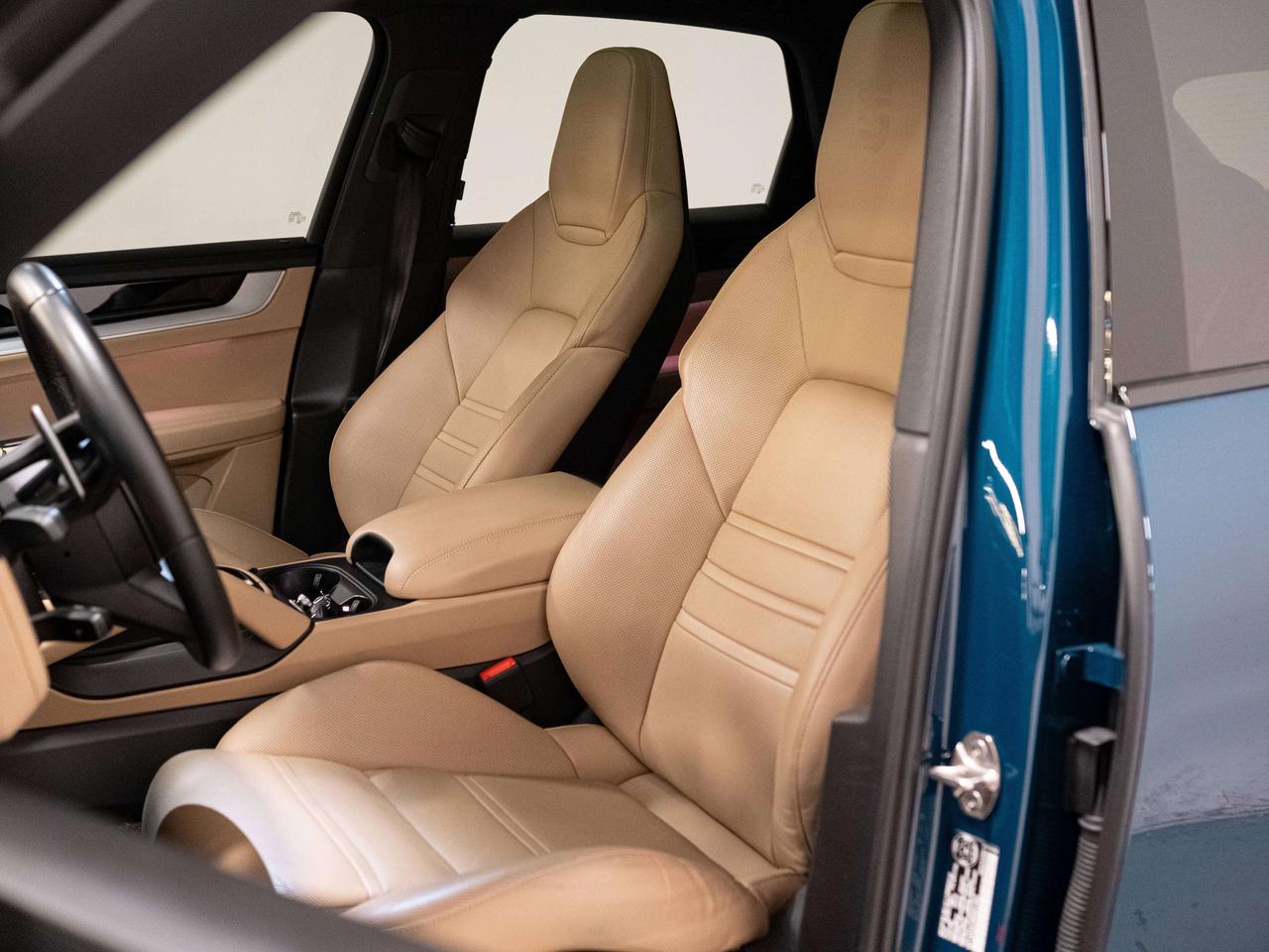 2024 Porsche Cayenne PREMIUM PLUS | DOUBLE DISPLAY | BURMESTER | 20 IN Photo