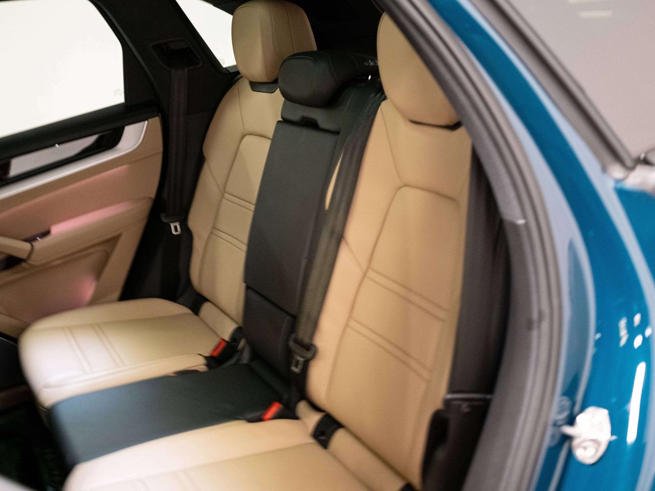 2024 Porsche Cayenne PREMIUM PLUS | DOUBLE DISPLAY | BURMESTER | 20 IN Photo