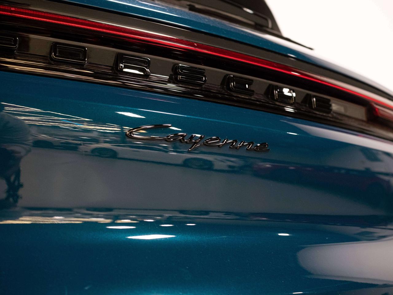 2024 Porsche Cayenne PREMIUM PLUS | DOUBLE DISPLAY | BURMESTER | 20 IN Photo