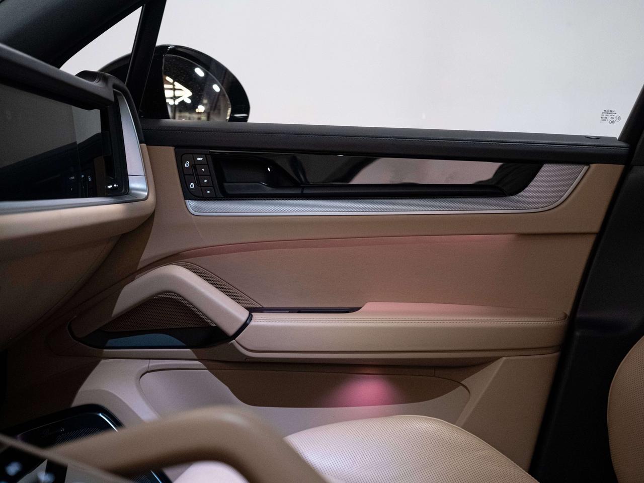 2024 Porsche Cayenne PREMIUM PLUS | DOUBLE DISPLAY | BURMESTER | 20 IN Photo
