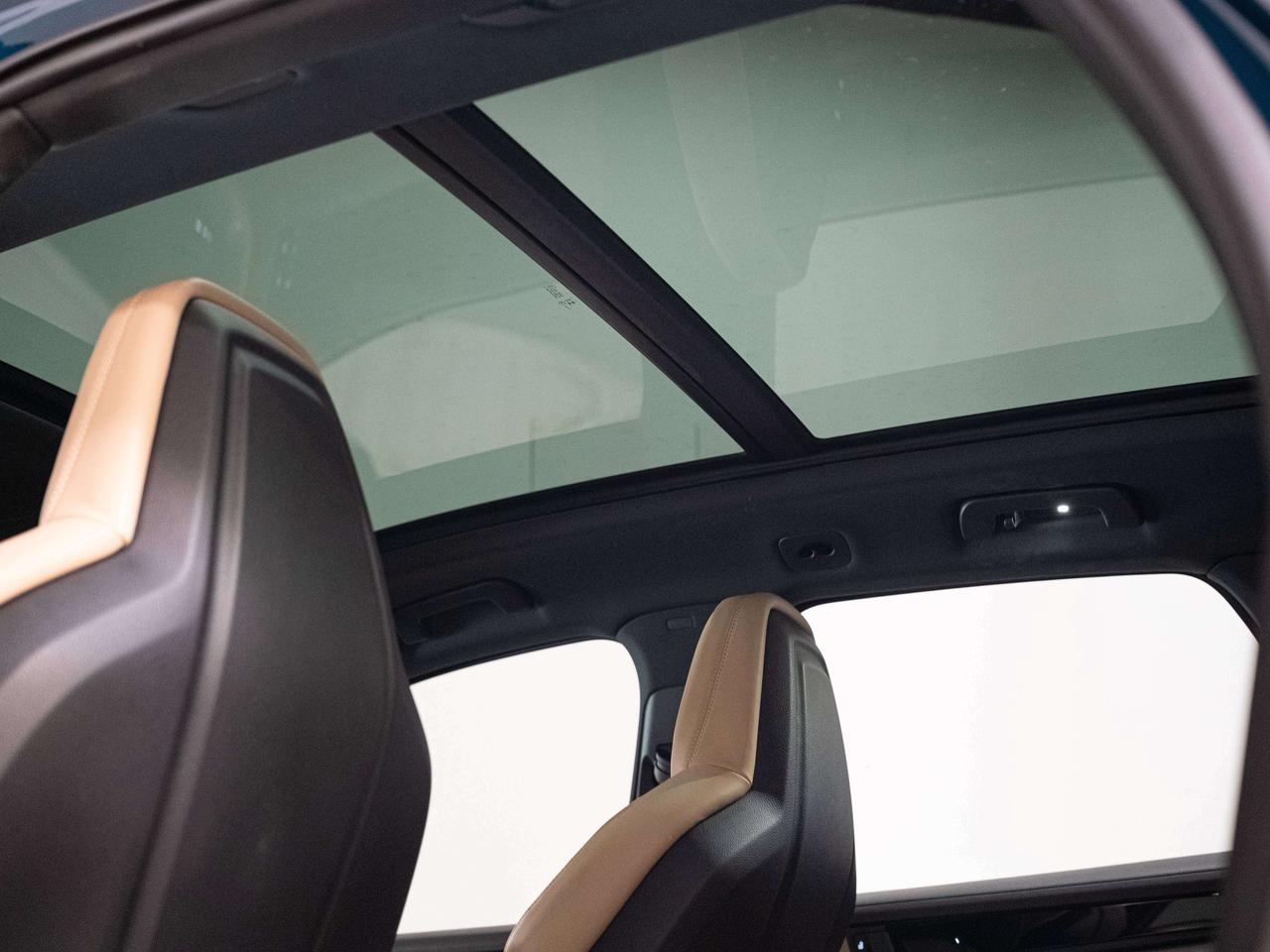 2024 Porsche Cayenne PREMIUM PLUS | DOUBLE DISPLAY | BURMESTER | 20 IN Photo